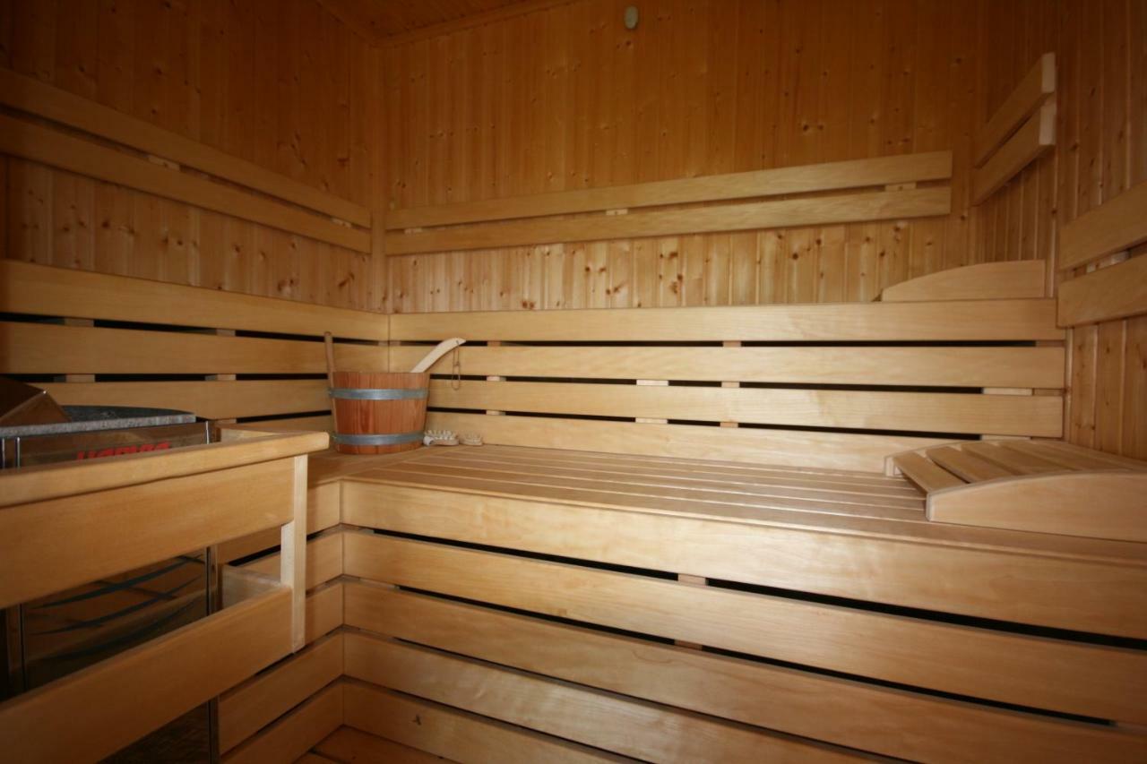 Topoľčany Walnut Apartment With Sauna And Pond מראה חיצוני תמונה