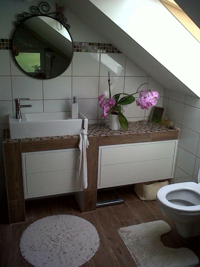 Topoľčany Walnut Apartment With Sauna And Pond מראה חיצוני תמונה