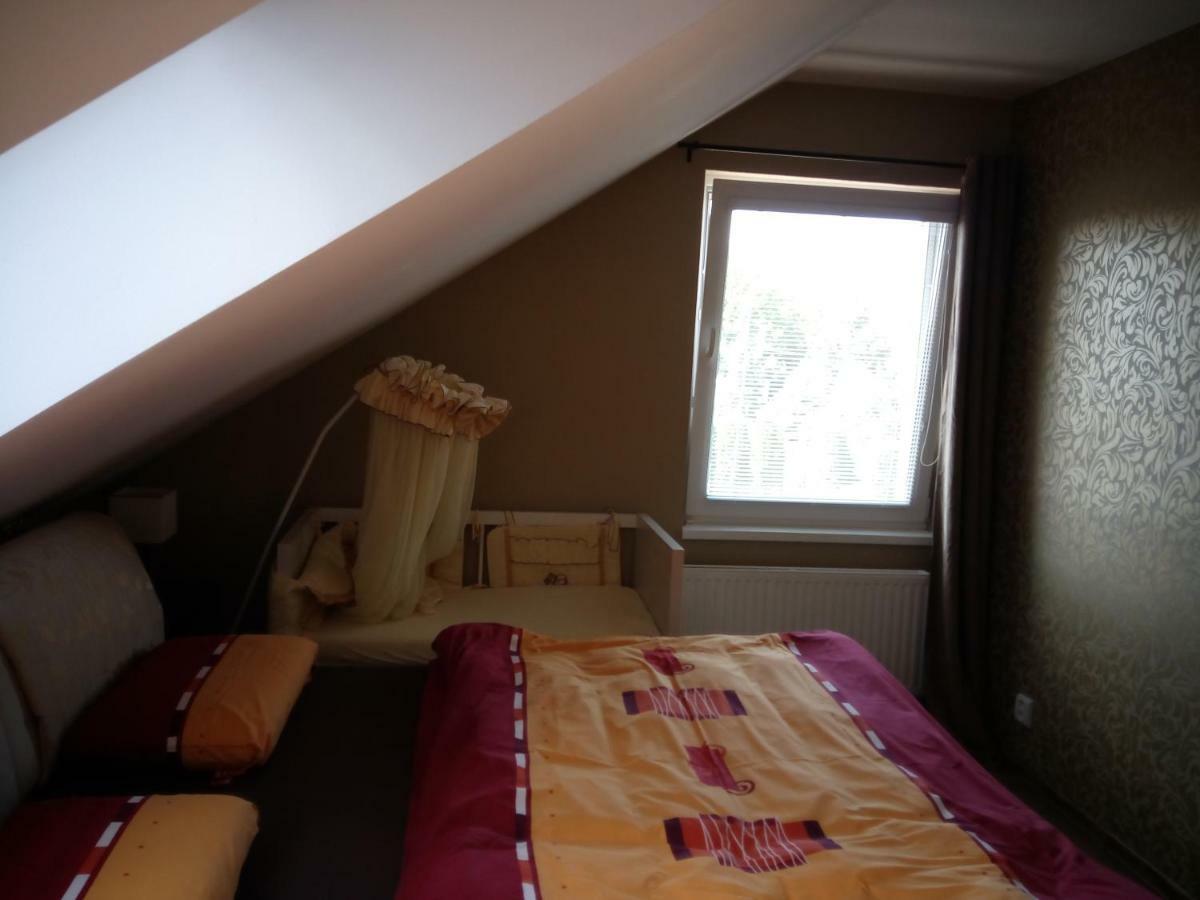 Topoľčany Walnut Apartment With Sauna And Pond מראה חיצוני תמונה