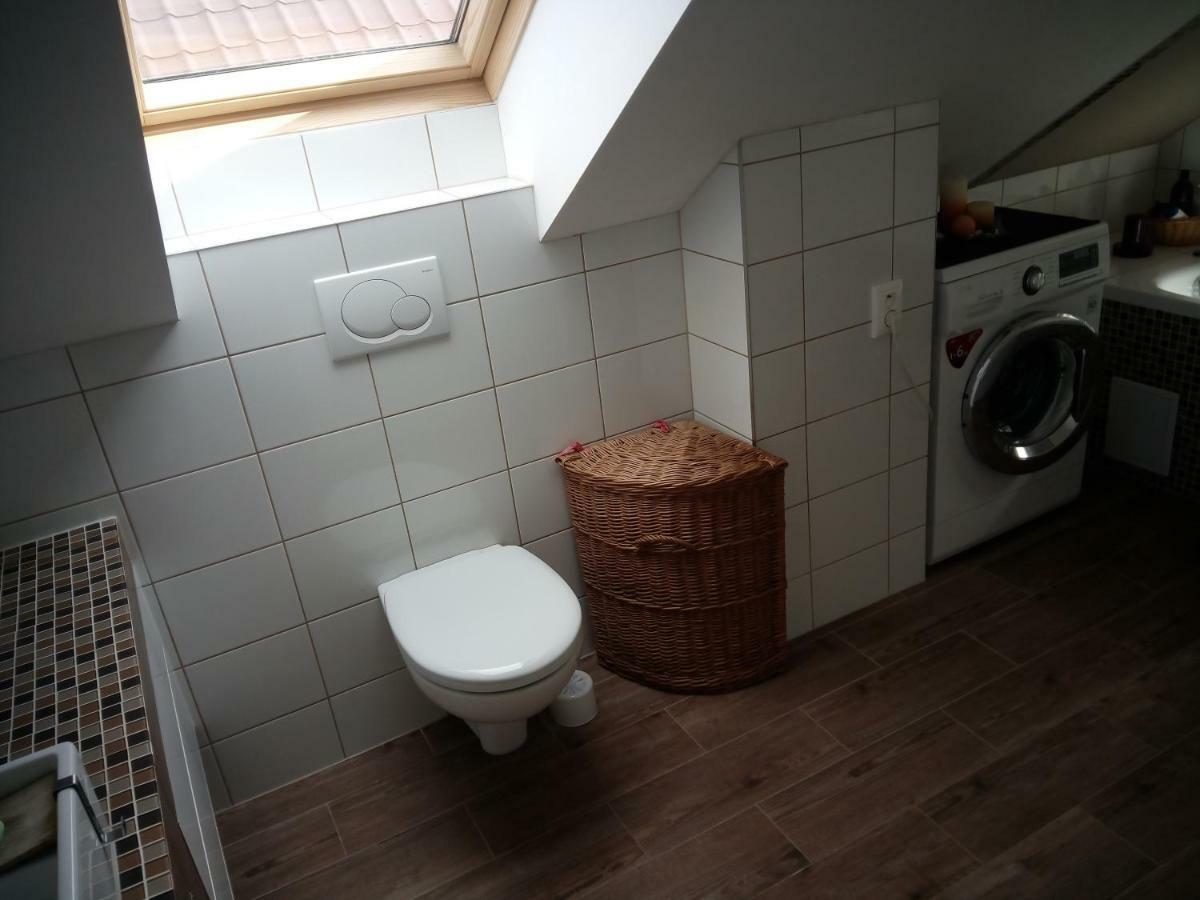 Topoľčany Walnut Apartment With Sauna And Pond מראה חיצוני תמונה